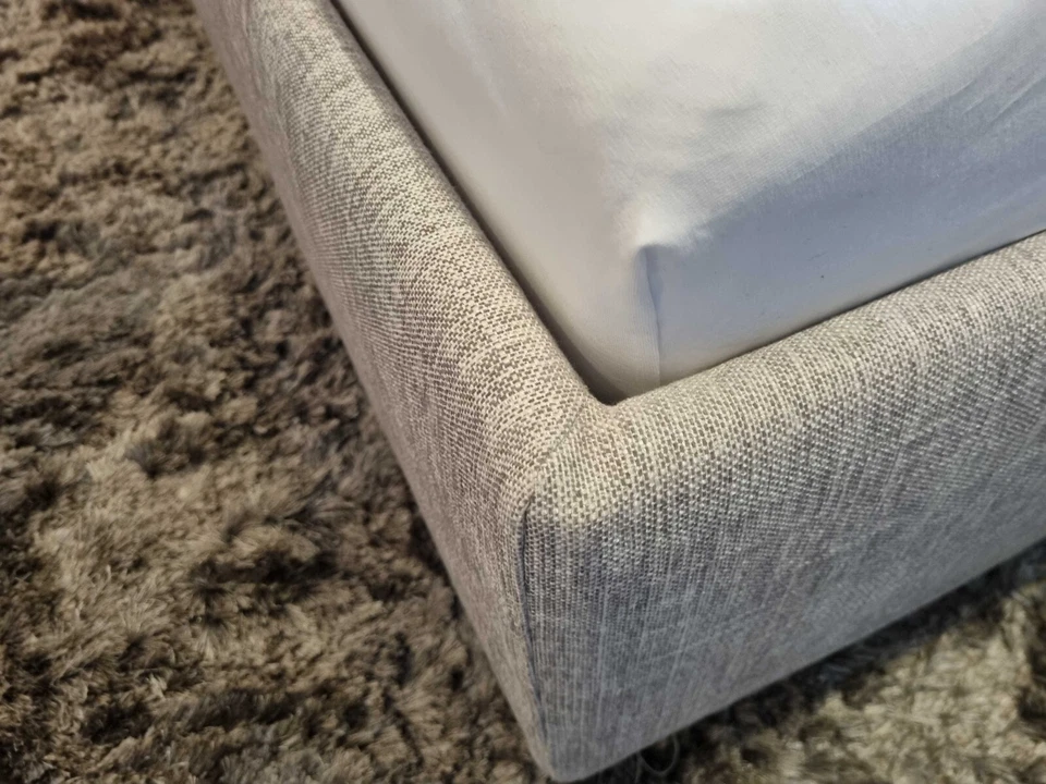 Signet - Bett Shirin Stoff lichtgrau ohne Matratzen etc. - LP 3.120,- EUR – Bild 2