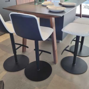 Freifrau - 4x Barhocker Leya Stoff weiß / Leder schwarz - LP 5.784,- EUR