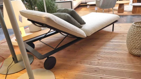 Tribu - Gartenliege Senja mit Ablage in Teak - LP 4.966,- EUR – Bild 2