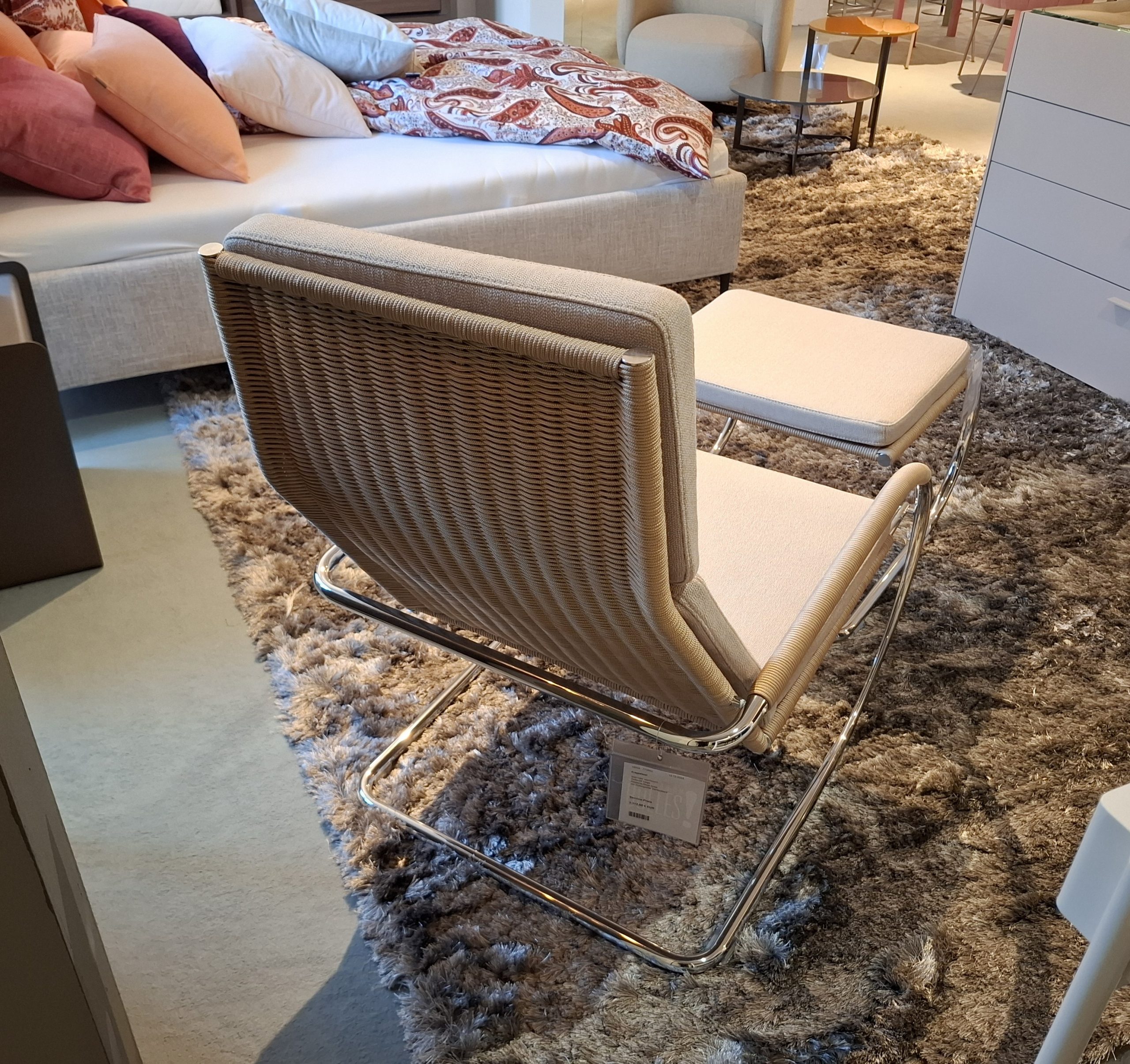 Tecta - Kragsessel D35-1 inkl. Hocker - LP 4.804,- EUR – Bild 2