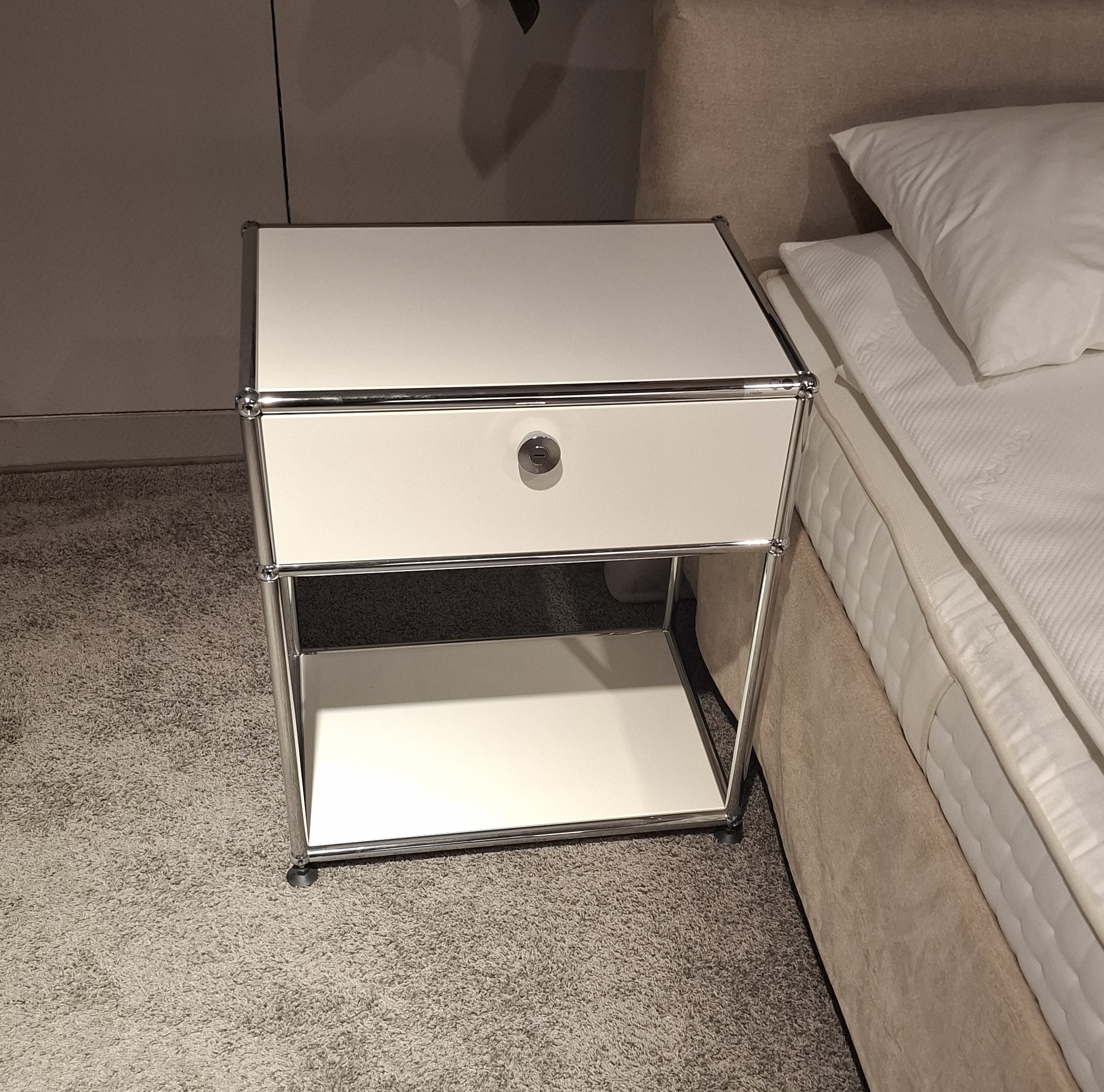 USM Haller - Nachttisch - LP 1.110 ,- EUR