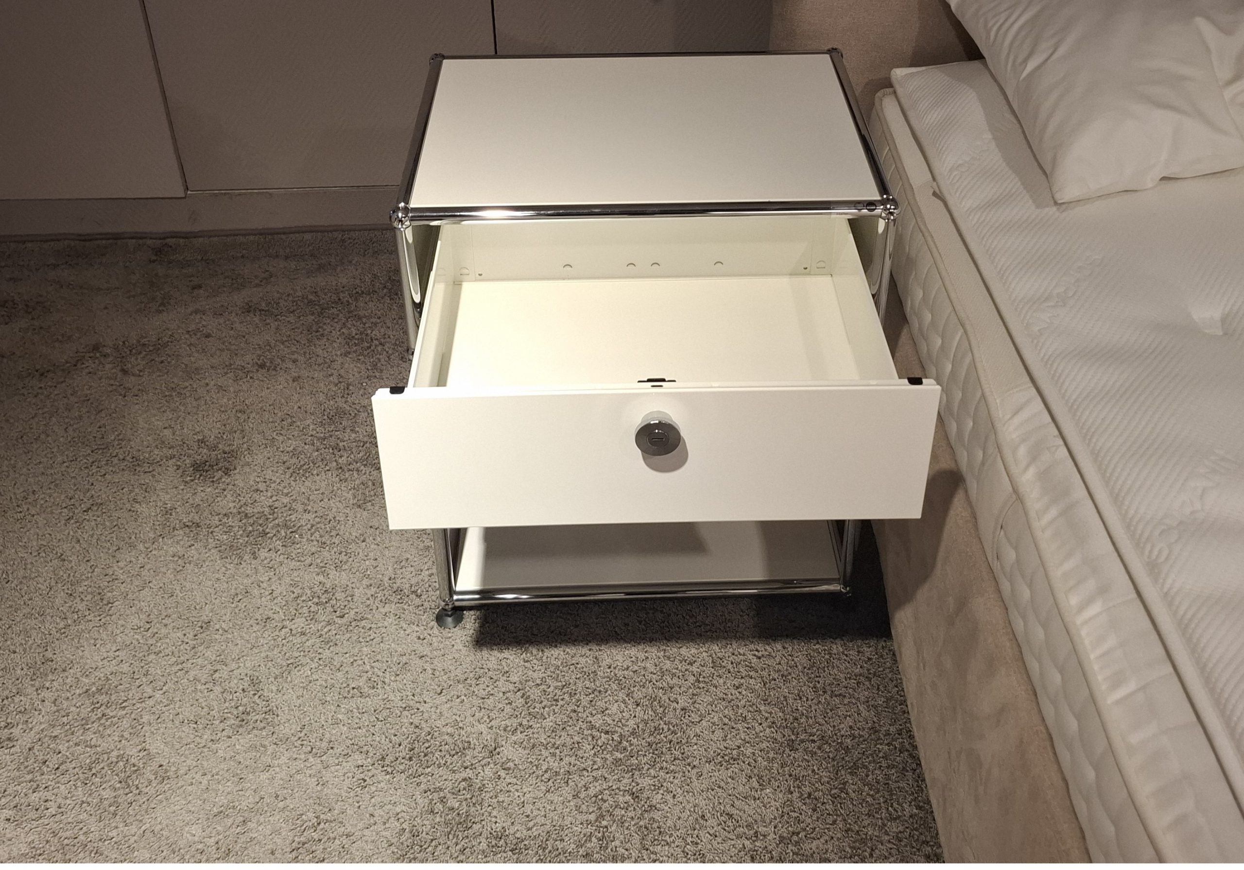 USM Haller - Nachttisch - LP 1.110 ,- EUR – Bild 2