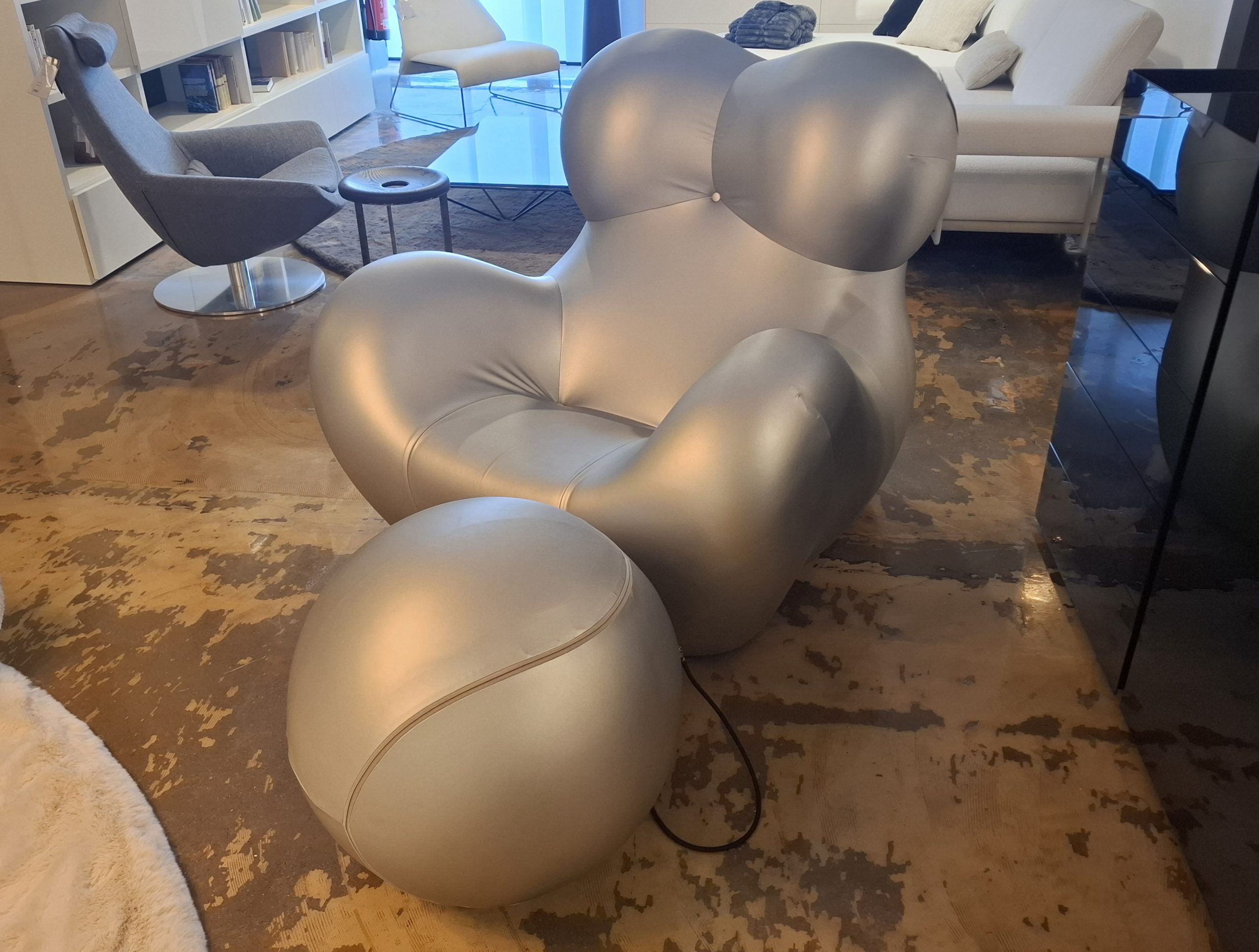 B&B Italia - Sessel UP 5 + Hocker UP 6 - LP 7.100,- EUR – Bild 3